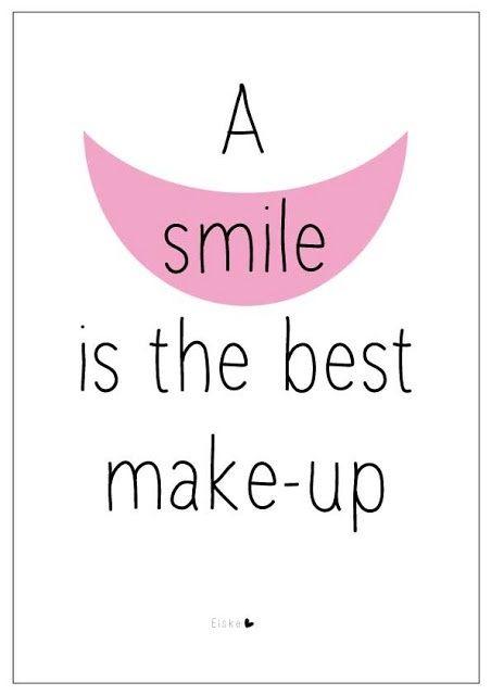 A smile is the best - Frase para Facebook